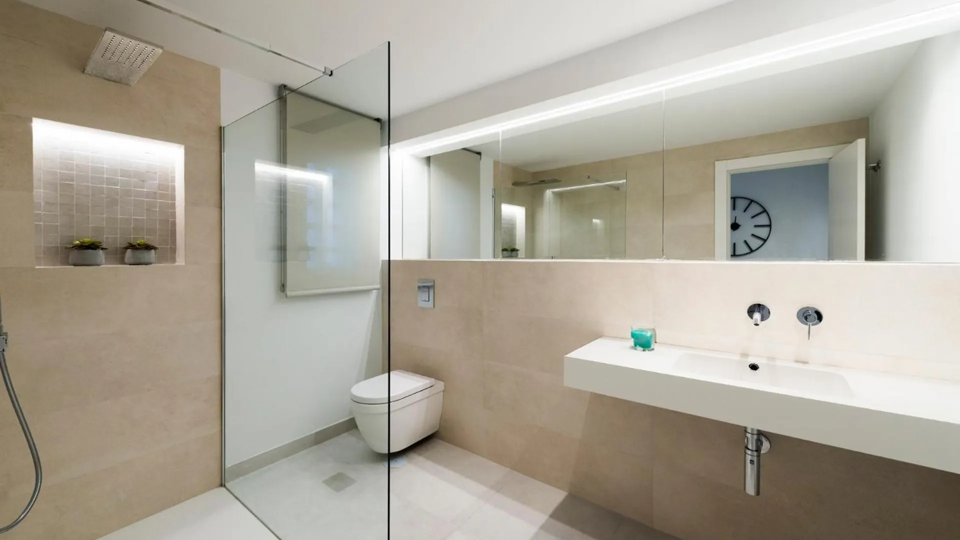 Modern 2 Bedroom Apartment, With Sea Views, In Playas Del Duque - Puerto Banus Marbella
