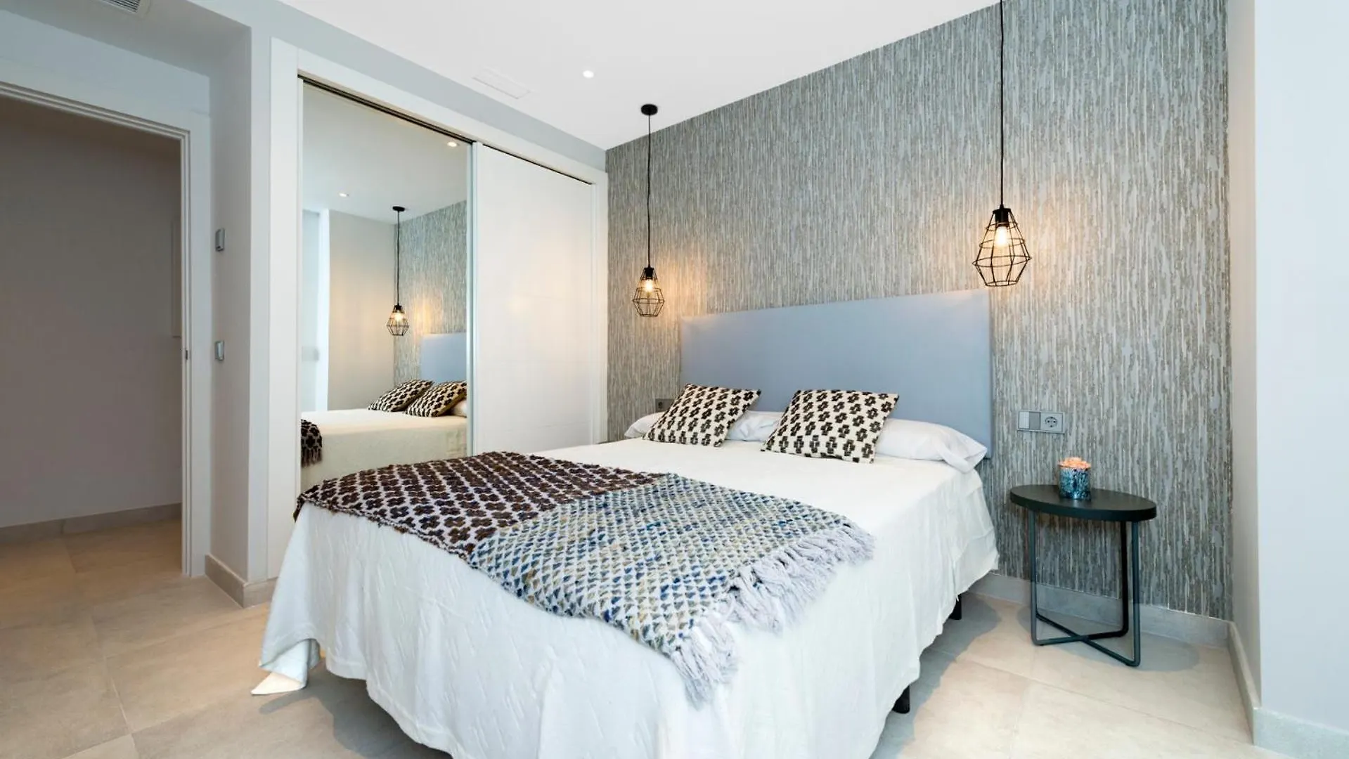 Modern 2 Bedroom Apartment, With Sea Views, In Playas Del Duque - Puerto Banus ماربيا 0*,